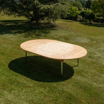 Table-oval-en-bois-12pers 2