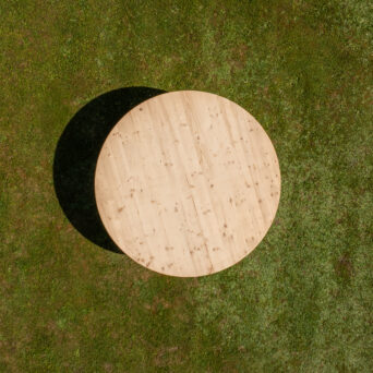 Table-ronde-en-bois-10pers 3